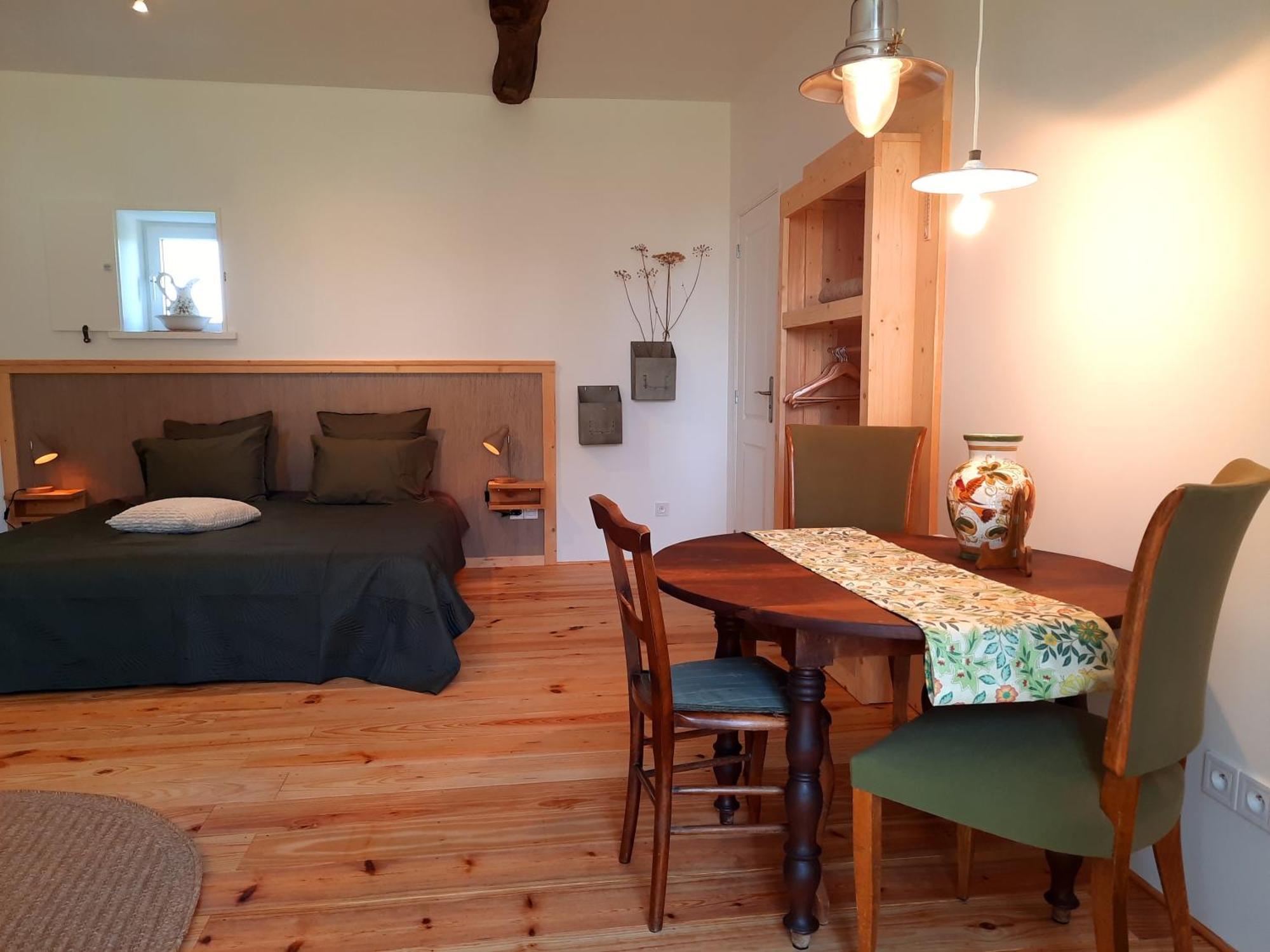 Chambres D'Hotes Domaine Les Grands Perons Herisson Luaran gambar